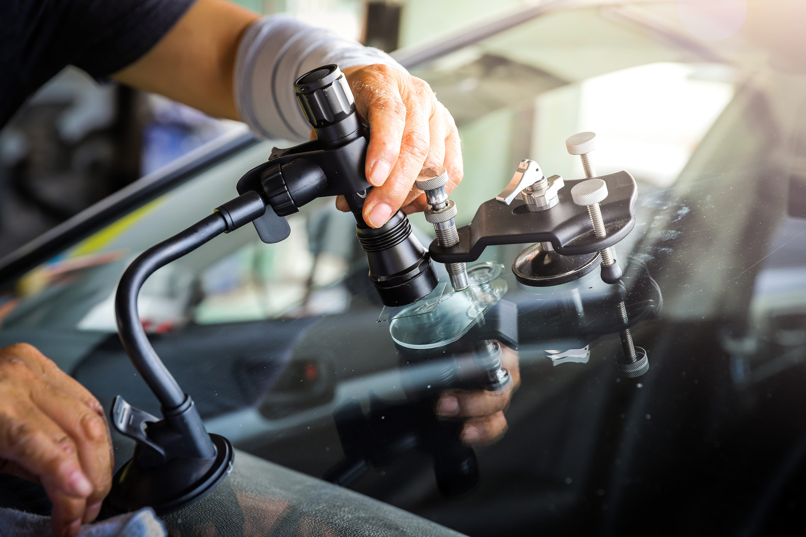 Auto Glass Expert Services in Houston, TX: Complete Guide to Windshield Repair and Replacement